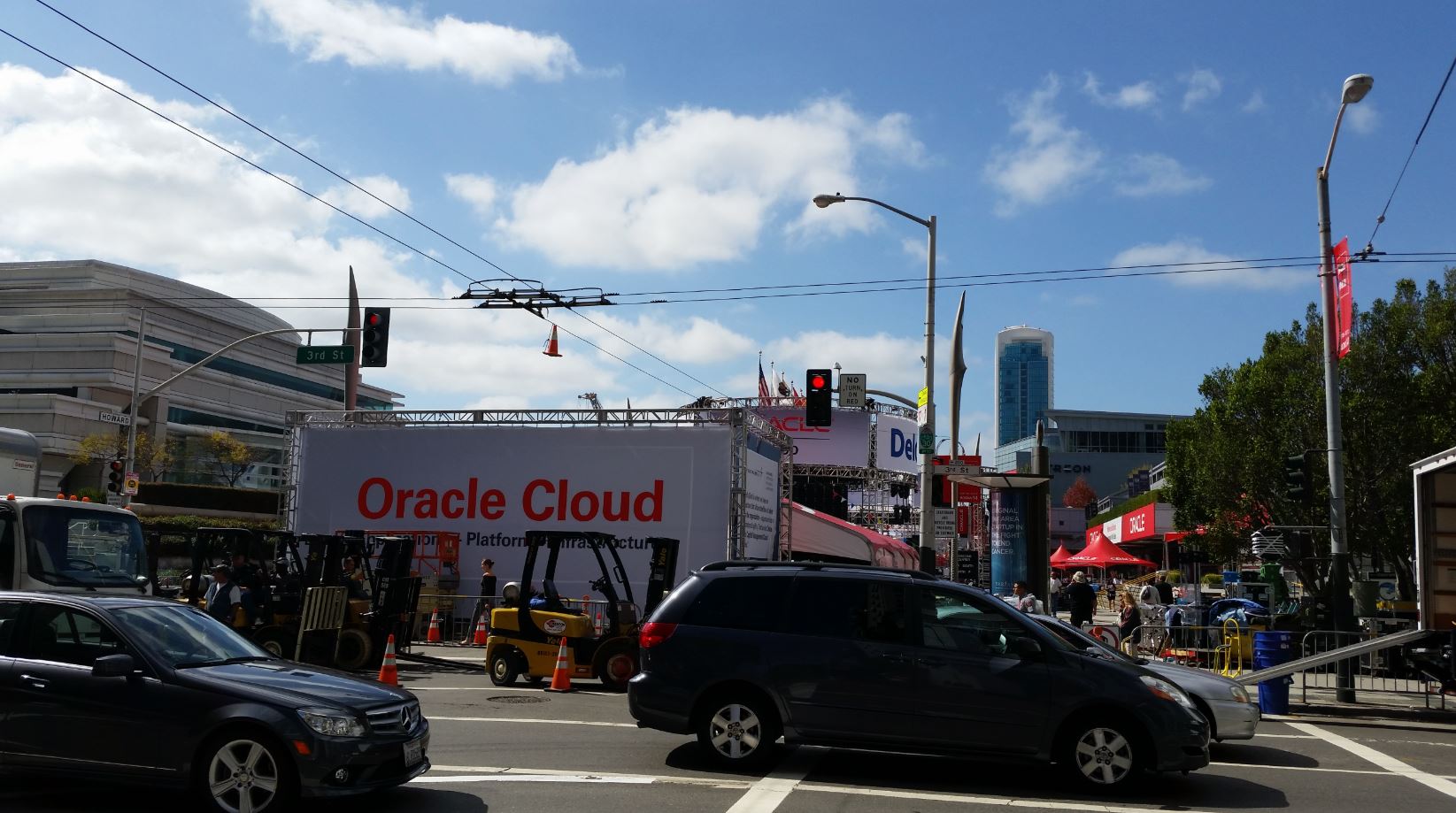 2014 Oracle OpenWorld with Oracle Cloud logo.